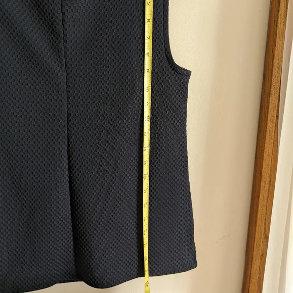 NWT Banana Republic Navy Blue Sleeveless Suit Blouse Textured Closure Size Small - Picture 9 of 9